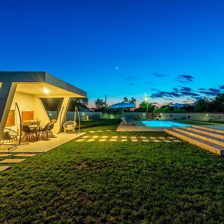 S&I Peaceful Holiday Home With Pool & Jacuzzi Galovac  エクステリア 写真