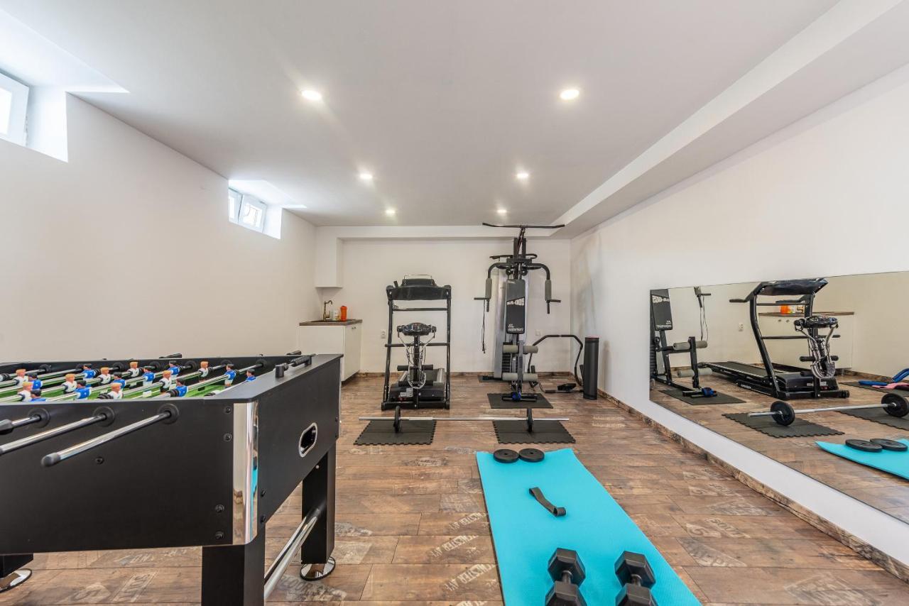S&I Peaceful Holiday Home With Pool & Jacuzzi Galovac  エクステリア 写真