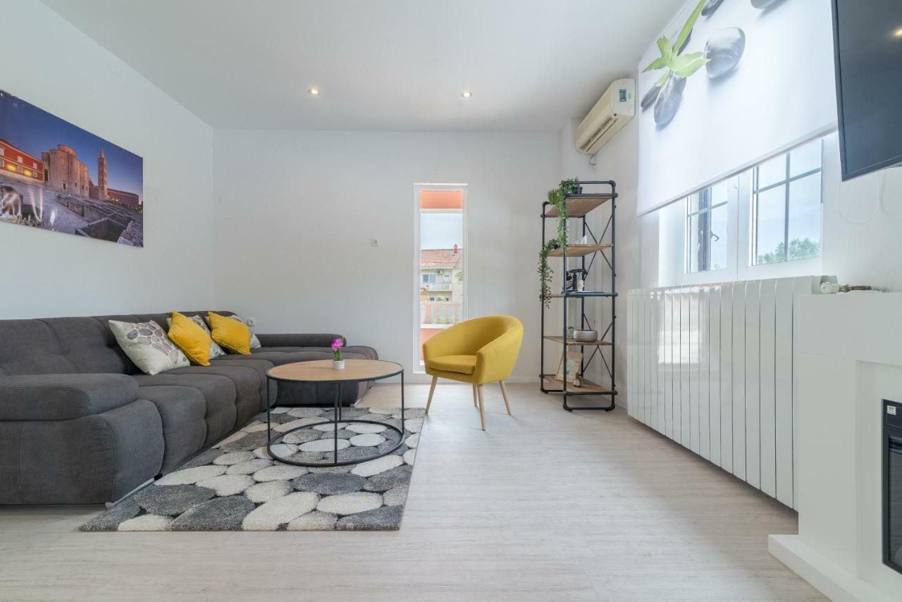 S&I Peaceful Holiday Home With Pool & Jacuzzi Galovac  エクステリア 写真
