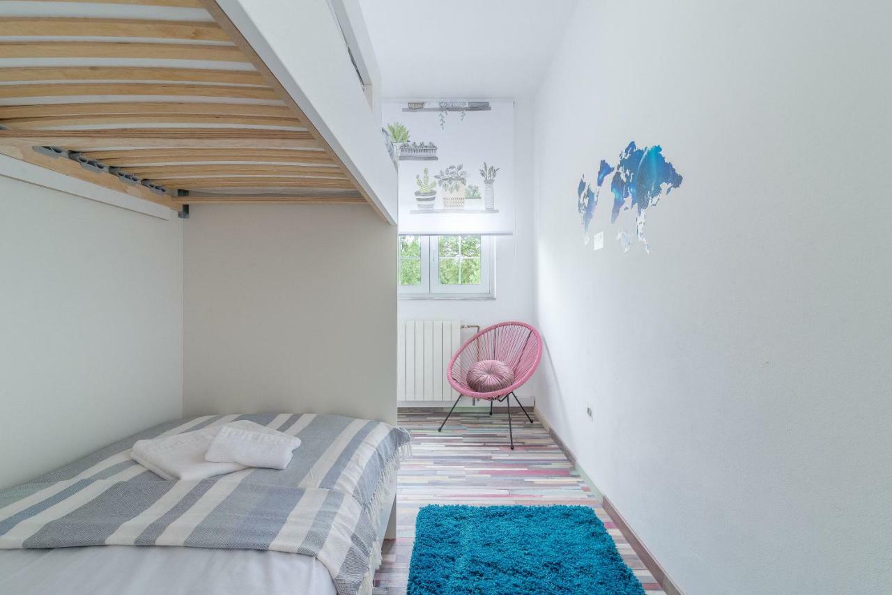 S&I Peaceful Holiday Home With Pool & Jacuzzi Galovac  エクステリア 写真