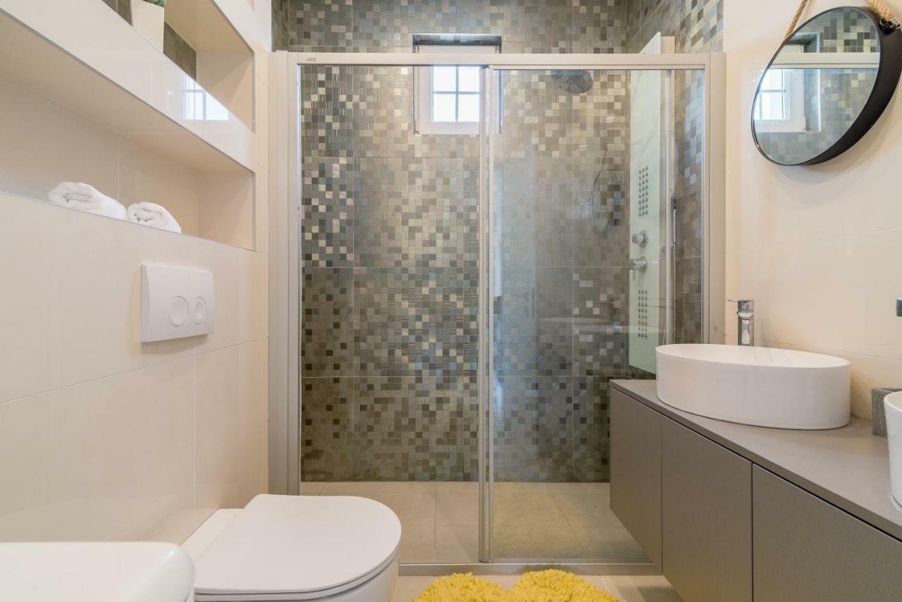 S&I Peaceful Holiday Home With Pool & Jacuzzi Galovac  エクステリア 写真